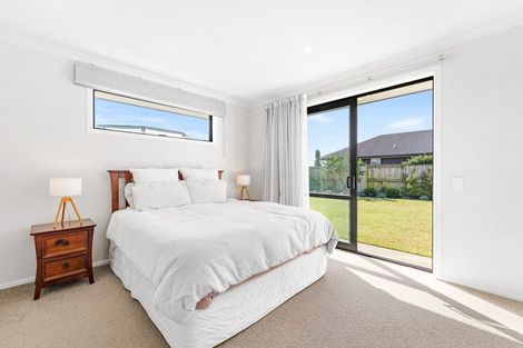 Photo of property in 35 Harding Drive, Papamoa Beach, Papamoa, 3118