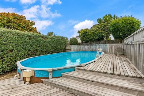 Photo of property in 17 Sealy Road, Torbay, Auckland, 0630