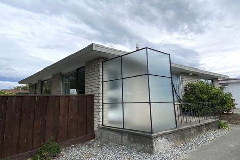 Photo of property in 21 Salford Avenue, Redwood, Christchurch, 8051