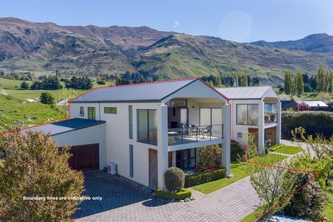 Photo of property in 10 Meadowbrook Place, Wanaka, 9305