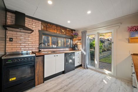 Photo of property in 2a Ripon Street, Lyttelton, 8082