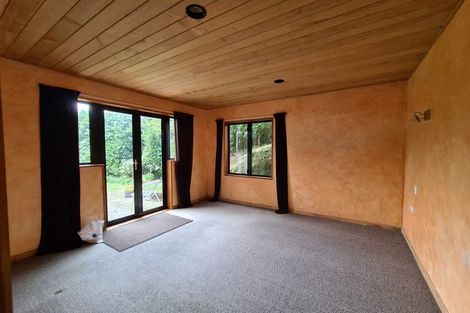 Photo of property in 9 Lindaver Grove, Merrilands, New Plymouth, 4312