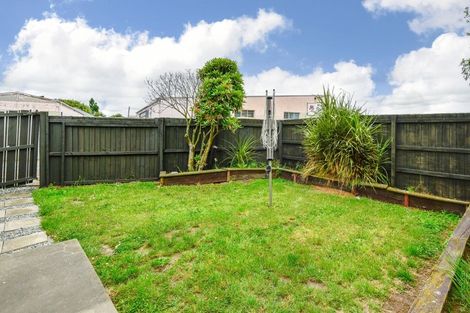 Photo of property in 2/72 Springs Road, Hornby, Christchurch, 8042