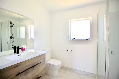 Photo of property in 64 Borich Road, Sunnyvale, Auckland, 0612