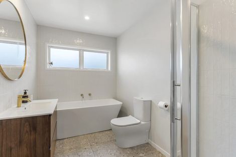 Photo of property in 35a Sullivan Avenue, Mangere Bridge, Auckland, 2022