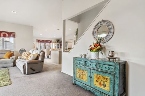 Photo of property in 53 Ina Ville Drive, Pukekohe, 2120