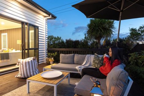 Photo of property in 7 Syd Grant Crescent, Orewa, 0931