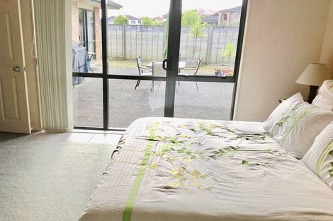 Photo of property in 18 Glen Bay Close, Pinehill, Auckland, 0632