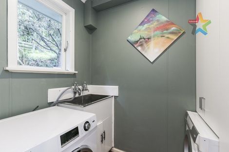 Photo of property in 10 Innes Way, Newlands, Wellington, 6037