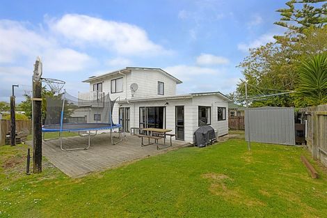 Photo of property in 19 Riserra Drive, Ranui, Auckland, 0612