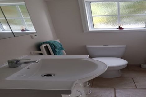 Photo of property in 37 John Dee Crescent, Red Beach, 0932