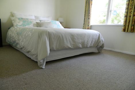 Photo of property in 26 Horokiwi Road West, Newlands, Wellington, 6037