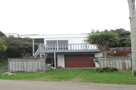 Photo of property in 102 Glanmire Road, Newlands, Wellington, 6037