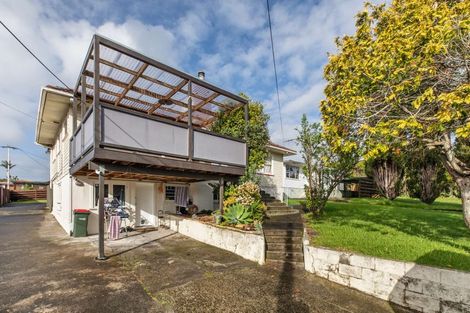 Photo of property in 10 Bishop Street, Green Bay, Auckland, 0604