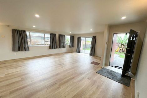 Photo of property in 92 Bruce Mclaren Road, Henderson, Auckland, 0612