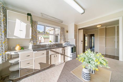 Photo of property in 4 Heretaunga Square, Silverstream, Upper Hutt, 5019