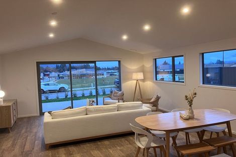 Photo of property in 44 Doug Ledgerwood Drive, Wanaka, 9305