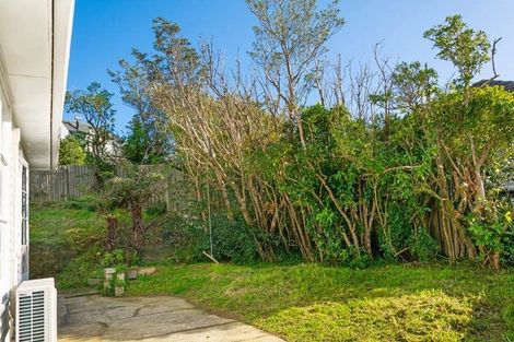 Photo of property in 38 Lyndfield Lane, Newlands, Wellington, 6037