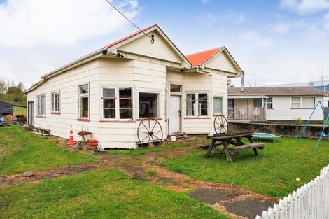 Photo of property in 80 Willoughby Street, Halcombe, Feilding, 4779