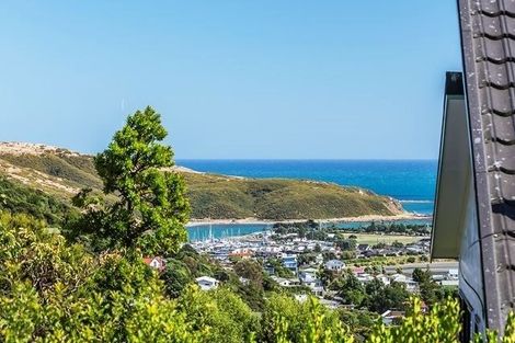 Photo of property in 24 Mercury Way, Whitby, Porirua, 5024