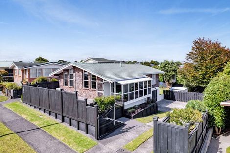 Photo of property in 22 Nevada Drive, Merrilands, New Plymouth, 4312