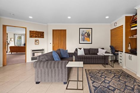 Photo of property in 19 Kingsgate Avenue, Havelock North, 4130