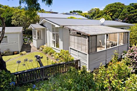 Photo of property in 18 Florio Terrace, Tawa, Wellington, 5028