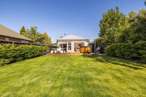 Photo of property in 5 Aikmans Road, Merivale, Christchurch, 8014