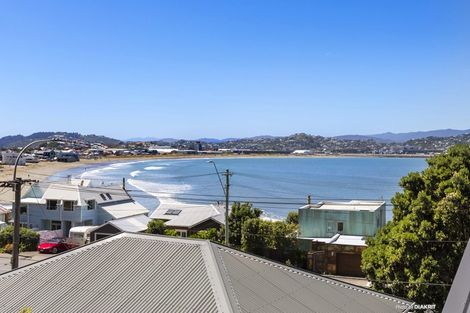 Photo of property in 274 Queens Drive, Lyall Bay, Wellington, 6022