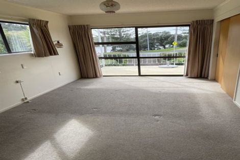 Photo of property in 2/918 Beach Road, Waiake, Auckland, 0630