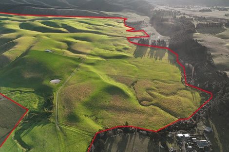 Photo of property in 16 Bay Road, Purakaunui, 9081