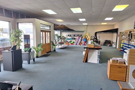 Photo of property in 305 Devon Street West, New Plymouth, 4310