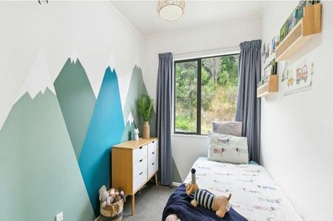 Photo of property in 13 Chastudon Place, Tawa, Wellington, 5028