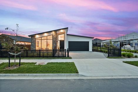 Photo of property in 24 Tipu Crescent, Wainui, 0992