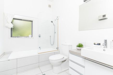 Photo of property in 10 Saddleback Grove, Karori, Wellington, 6012