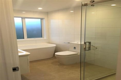 Photo of property in 3a Stitchbird Close, Murrays Bay, Auckland, 0630