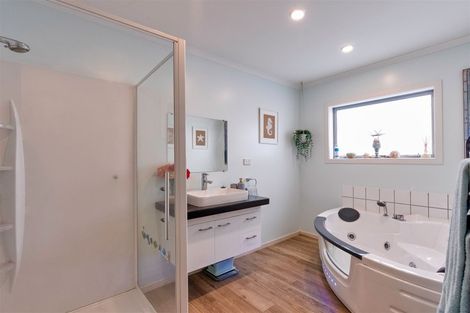 Photo of property in 208 Mazengarb Road, Paraparaumu, 5032