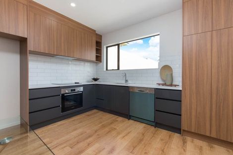 Photo of property in 2/85 Royal View Road, Te Atatu South, Auckland, 0610