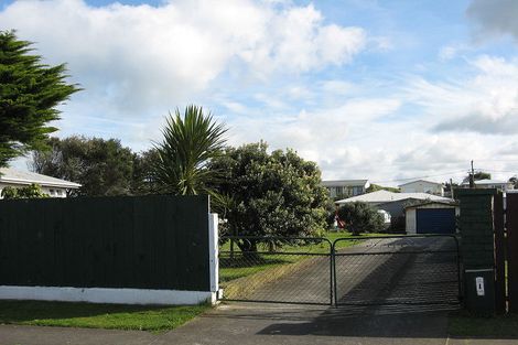 Photo of property in 4 Kupe Place, Castlecliff, Whanganui, 4501