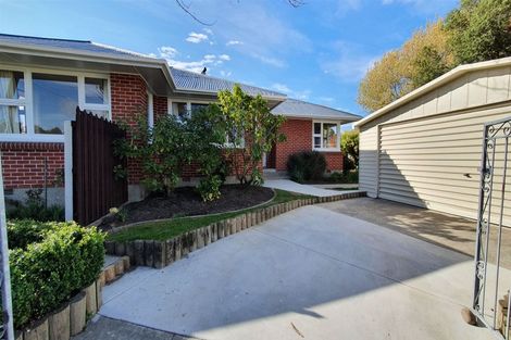 Photo of property in 44 Pinehurst Crescent, Russley, Christchurch, 8042