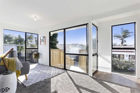 Photo of property in 4 Neil Avenue, Te Atatu Peninsula, Auckland, 0610