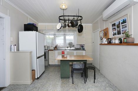 Photo of property in 18 Robert Street, Marton, 4710