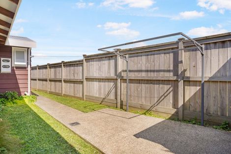 Photo of property in 52b Tirimoana Road, Te Atatu South, Auckland, 0602