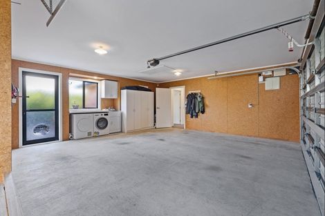 Photo of property in 31 Chestnut Close, Kelvin Grove, Palmerston North, 4414