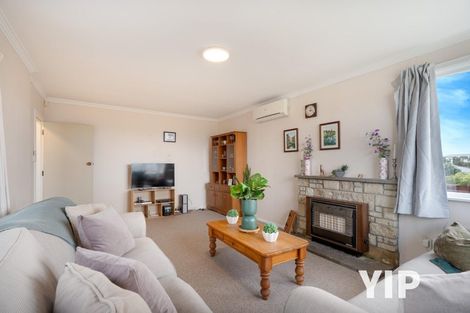 Photo of property in 62 Ruskin Road, Newlands, Wellington, 6037