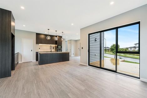 Photo of property in 18 Emerald Avenue, Rosehill, 2113