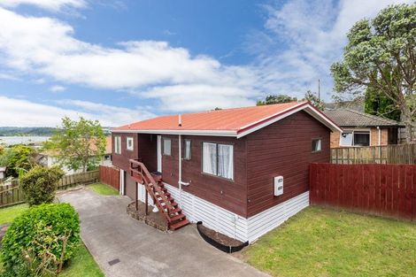 Photo of property in 2/148 Sunset Road, Unsworth Heights, Auckland, 0632