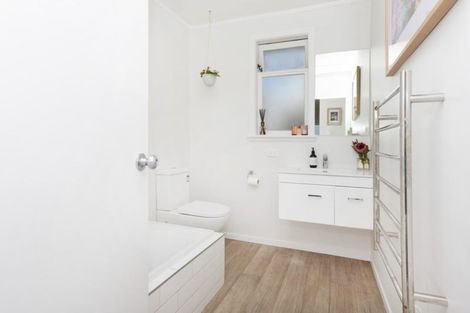 Photo of property in 99 Hobsonville Road, West Harbour, Auckland, 0618