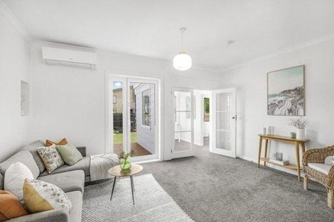 Photo of property in 52 Durham Crescent, Fairfield, Lower Hutt, 5011