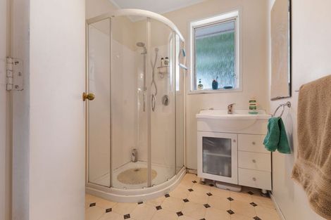 Photo of property in 10 Avalon Place, Glenfield, Auckland, 0629